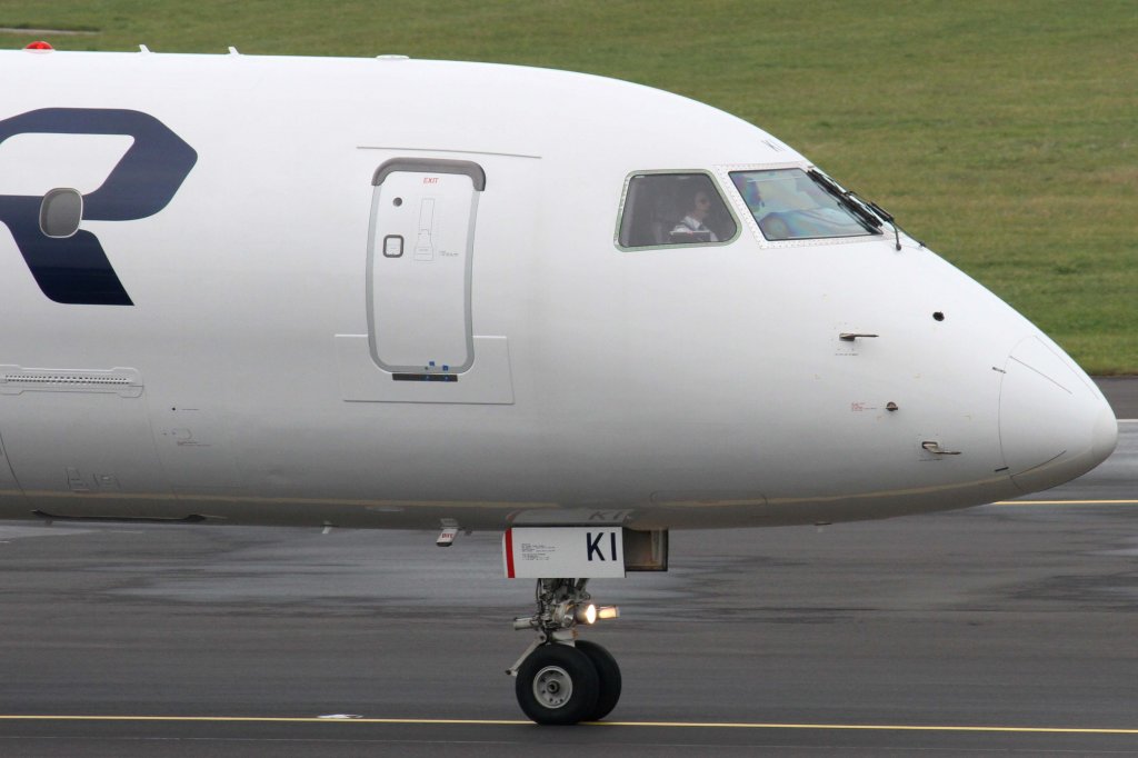 Finnair, OH-LKI, Embraer, ERJ-190 LR (Bug/Nose ~ neue Finnair-Lackierung), 10.11.2012, DUS-EDDL, Dsseldorf, Germany 