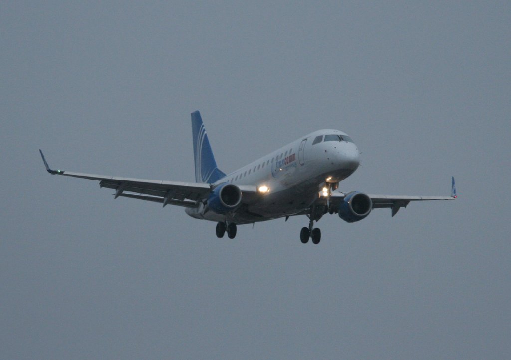 Finncomm Airlines Embraer ERJ-170-100STD OH-LEK kurz vor der Landung in Berlin-Tegel am 31.12.2011