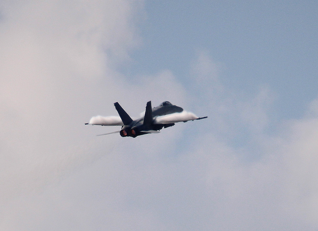 Finnland Air Force F/A-18C Hornet HN-441 bei der Flugvorfhrung auf der ILA 2012 am 16.09.2012