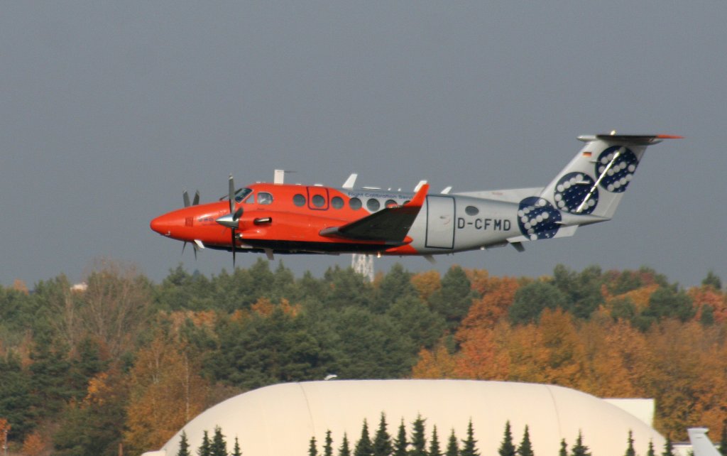Flight Calibration Service Beech350 Super King Air D-CFMD beim berflug in Berlin-Tegel am 31.10.2009