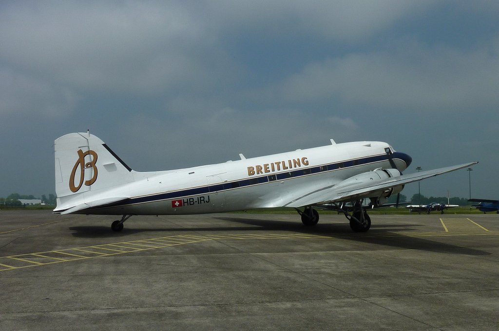 Flughafen Lahr/Schwarzwald, zu Gast bei der Vorstellung der Breitling Super Conny die DC-3 vom gleichen Sponsor, 30.April 2011 