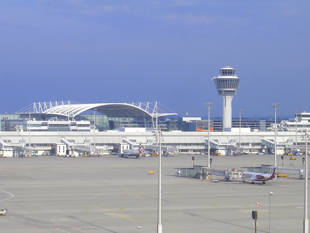 Flughafen Mnchen mit Vorfeld am 28.08.07
