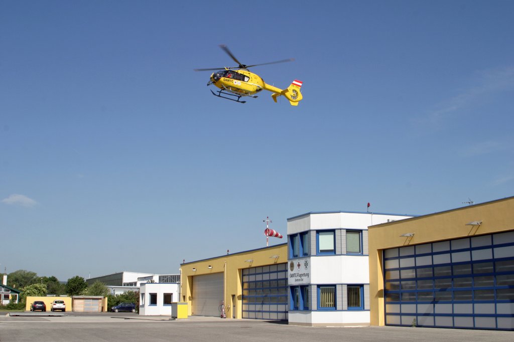 Flugrettungszentrum Ost in Wr.Neustadt mit  Christophorus 3   20.5.12
