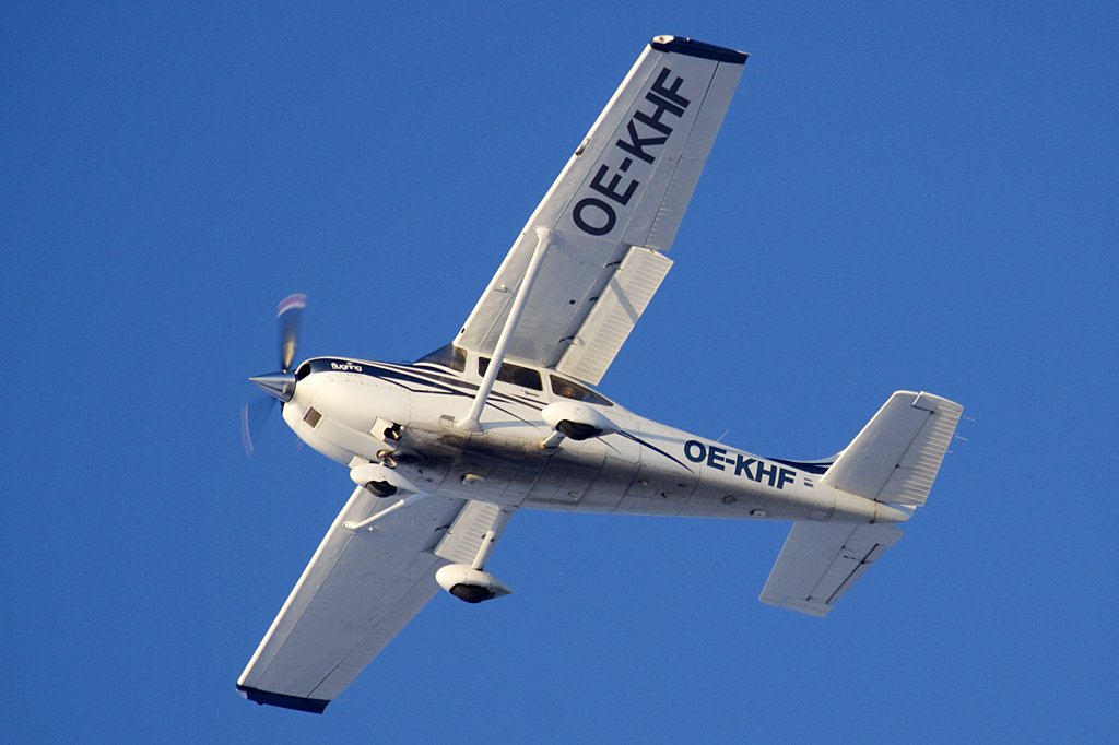 Flugring, OE-KHF, Cessna, 182T Skylane, 16.01.2010, SZG, Salzburg, Austria


