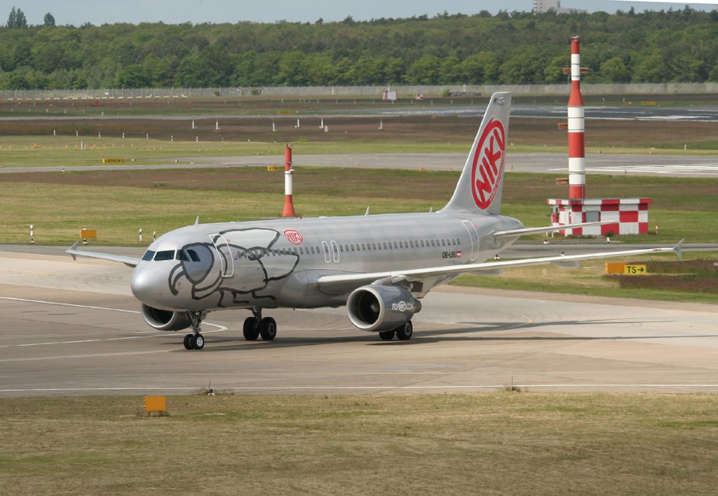Fly Niki A 320-214 OE-LEU bei der Ankunft in Berlin-Tegel am 17.05.2012