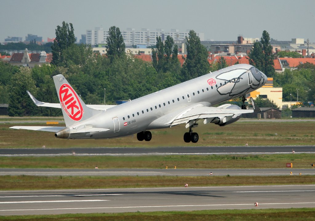 Fly Niki Embraer ERJ-190-100LR OE-IHA beim Start in Berlin-Tegel am 22.05.2012