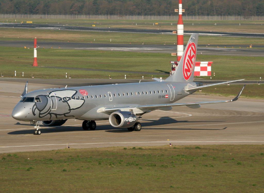 Fly Niki Embraer ERJ-190-100LR OE-IHC bei der Ankunft in Berlin-Tegel am 21.04.2012