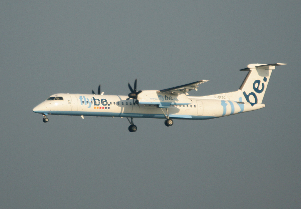 Flybe De Havilland Canada DHC-8-402Q G-ECOC kurz vor der Landung in Dsseldorf am 31.10.2011