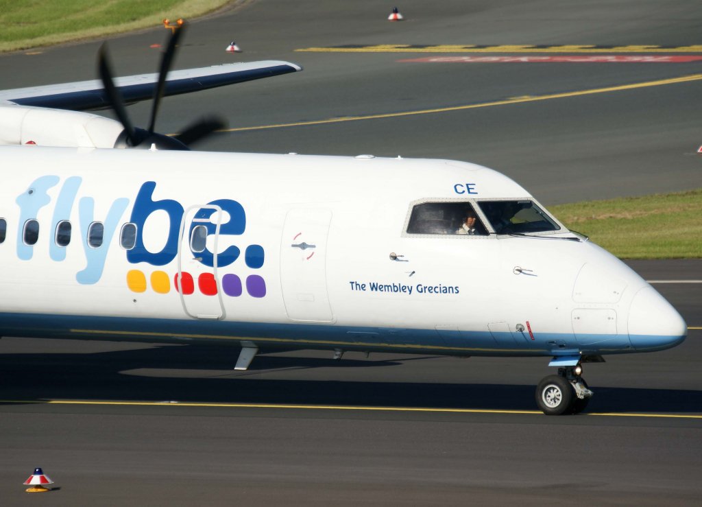 Flybe, G-JECE, Bombardier DHC 8Q-400 (The Wembley Grecians), 2010.09.22, DUS-EDDL, Dsseldorf, Germany 

