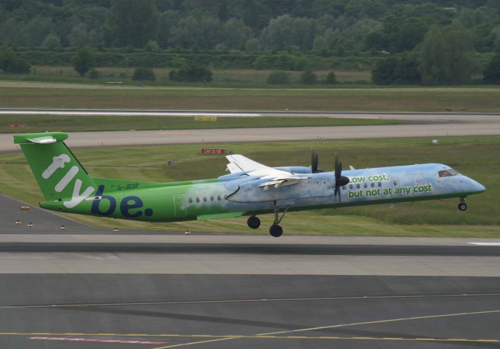 Flybe, G-JEDP, Bombardier DHC 8Q-400 (Sonder-Lackierung Low-Cost), 2010.05.22, DUS-EDDL, Dsseldorf

