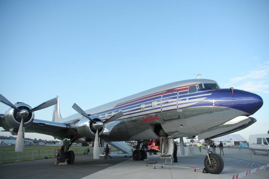 Flying Bulls DC-6B N996DM am Morgen des 14.09.2012 auf der ILA 2012
