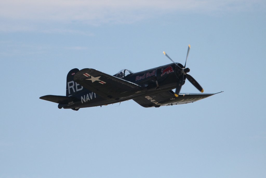 Flying Bulls Vought F4U-4 Corsair OE-EAS bei der Flugvorfhrung auf der ILA 2012 am 14.09.2012