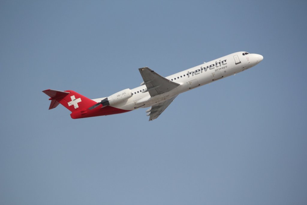 Fokker 100 nach dem Start in Zrich-Kloten am 8.3.11.