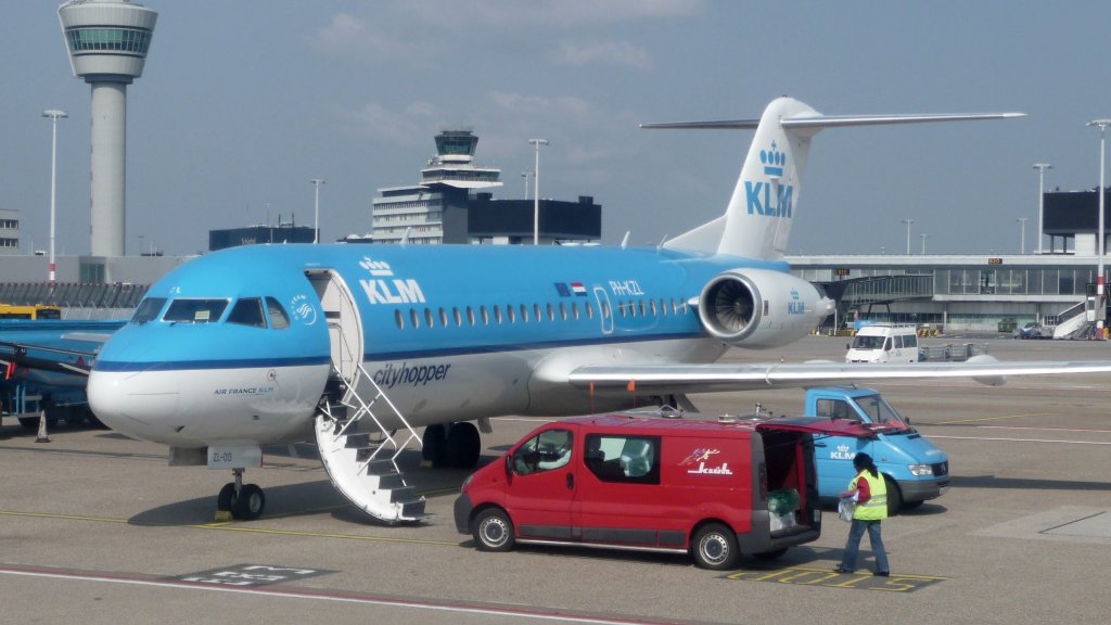 Fokker 70 der KLM Cityhopper in Amsterdam