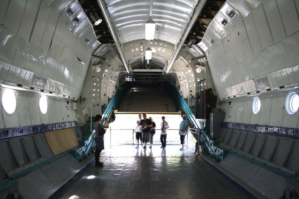 Frachtraum
Antonov Design Bureau 
Antonov AN-22 
UR-64460 
Speyer, Technik Museum, Germany
25.04.11