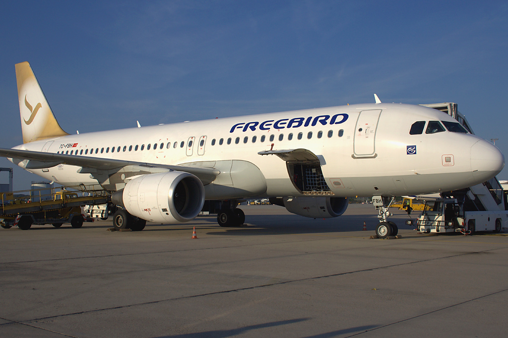 Freebird Airlines 
Airbus A320-214
TC-FBH 
STR Stuttgart [Echterdingen], Germany
September 2012
