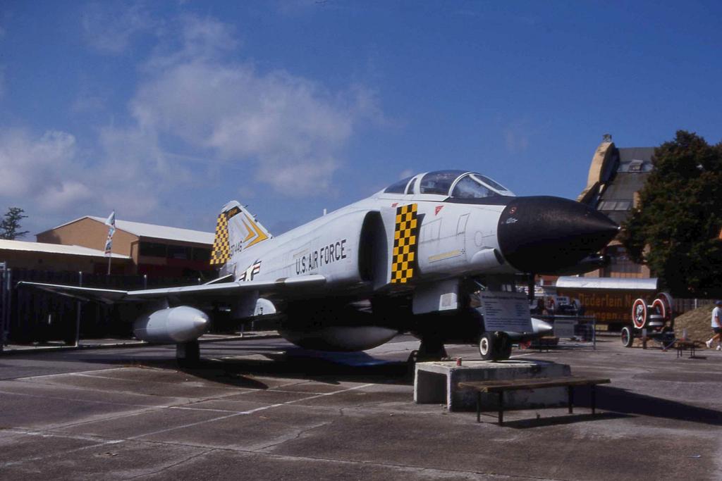 Fr diese Phantom der US Air Force ist der militrische Dienst vorbei.
Sie ist hier am 9.8.1999 im Museum Speyer  gelandet .