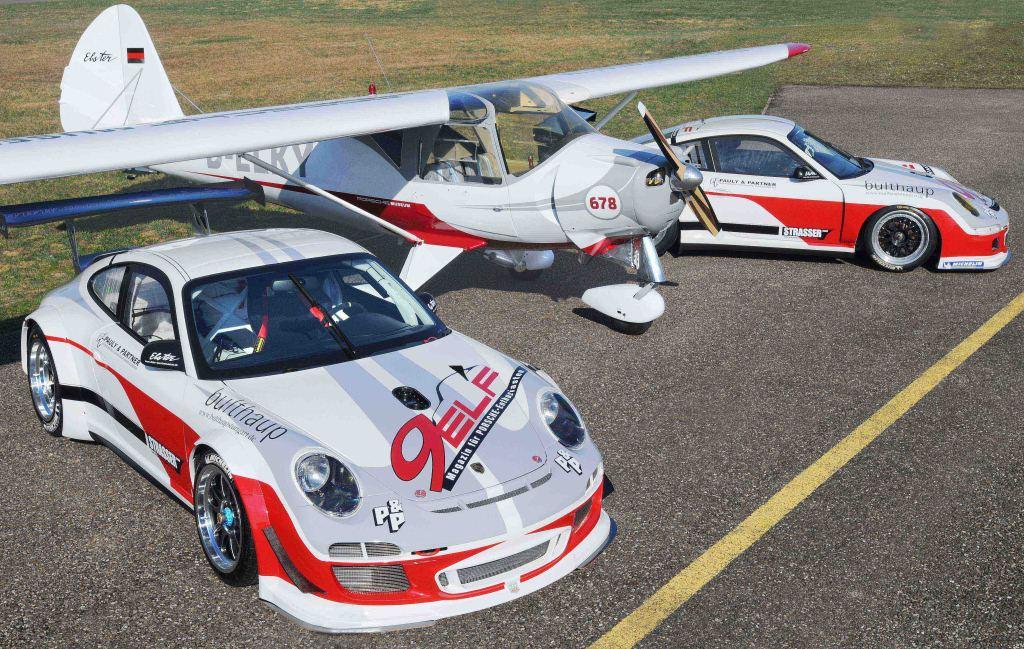 Fr die Saison 2011 im ADAC GT Masters griff das 9ELF Team Dutt Motorsport das von Wolfgang Seidl gestaltete Design der Elster fr seine beiden Rennfahrzeuge Porsche 911 GT3 R und GT3 Cup S auf. mehr unter www.elster-porschemuseum.de