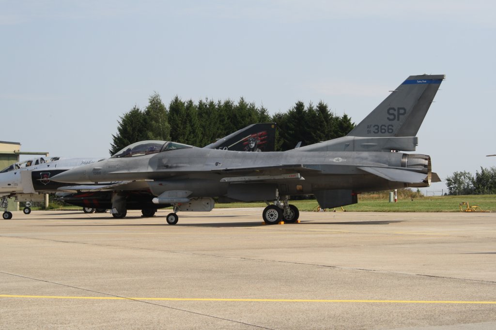 General Dynamics F-16C Fighting Falcon - AF 91-0366 - United States Air Force

aufgenommen am 20. August 2008 whrend des Fototags auf dem Fliegerhorst Bchel
