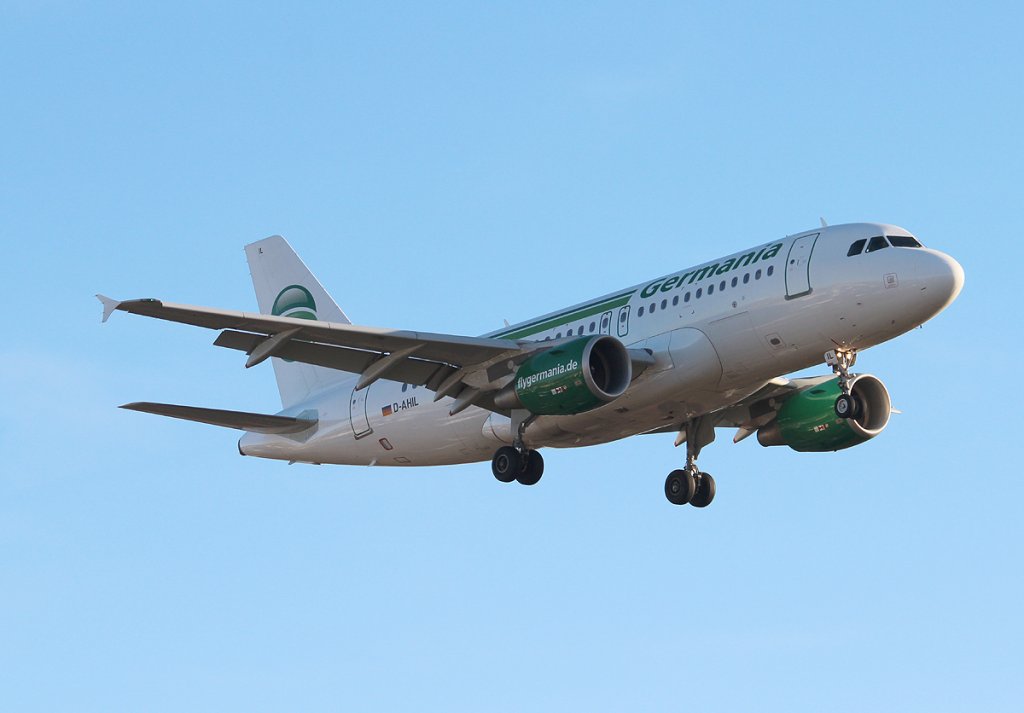Germania A 319-112 D-AHIL bei der Landung in Berlin-Tegel am 28.12.2012