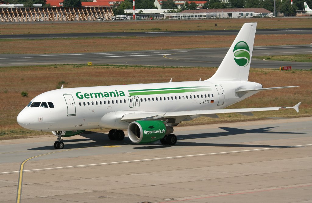 Germania A 319-112 D-ASTY auf dem Weg zum Start in Berlin-Tegel am 02.06.2011