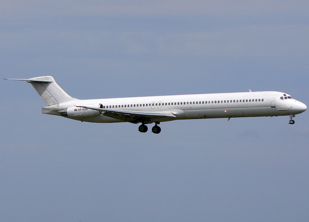 Germanwings / Nordic Leisure MD-82 SE-RDR im Anflug auf 14L in CGN / EDDK / Köln Bonn am 19.08.2007