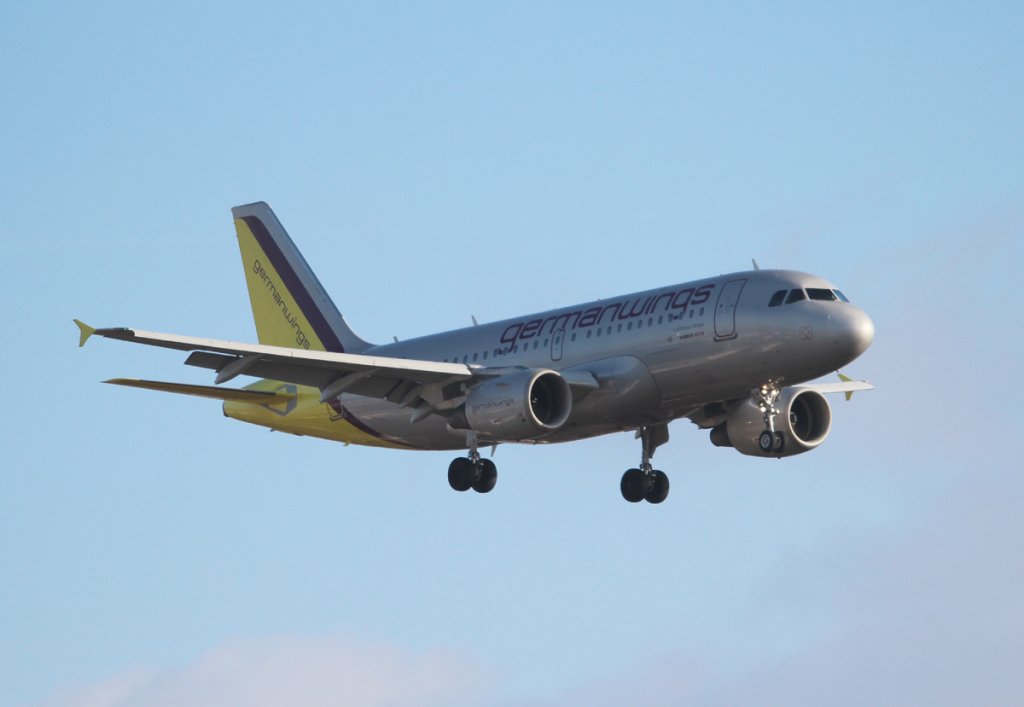 Germanwings A 319-112 D-AKNK bei der Landung in Berlin-Tegel am 01.03.2013