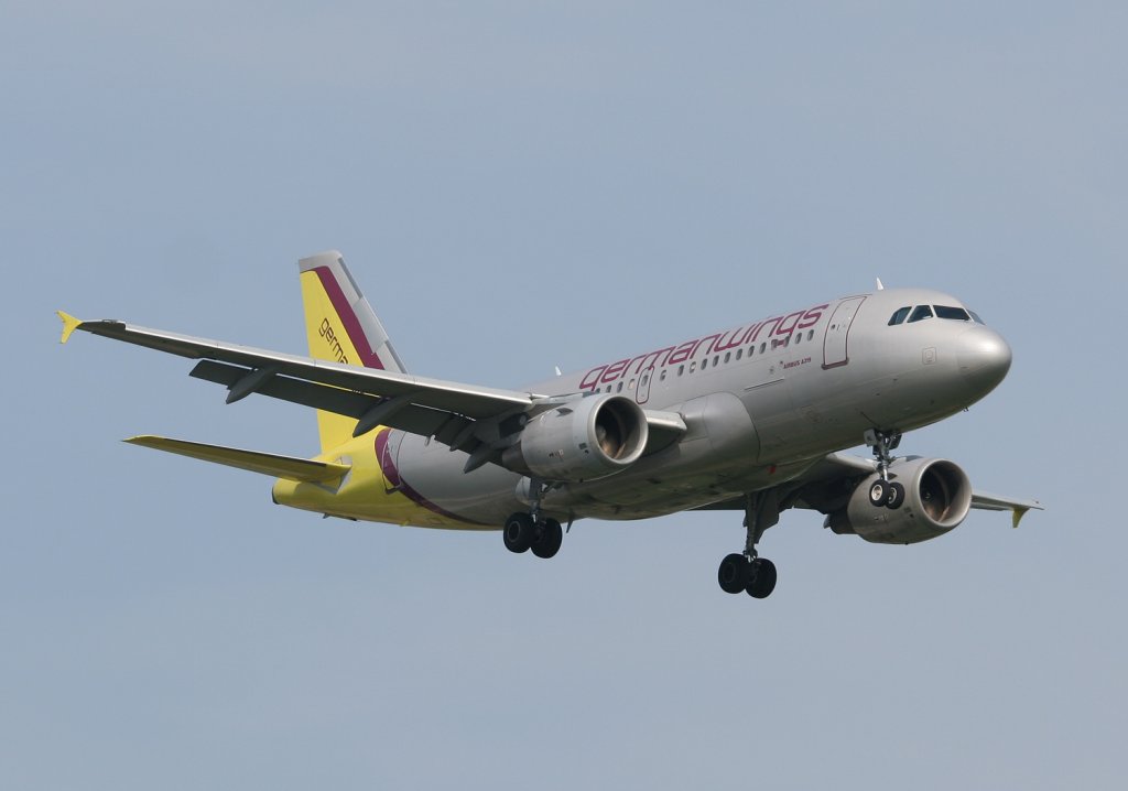 Germanwings A 319-112 D-AKNL im Landeanflug in Berlin-Schnefeld am 06.06.2010