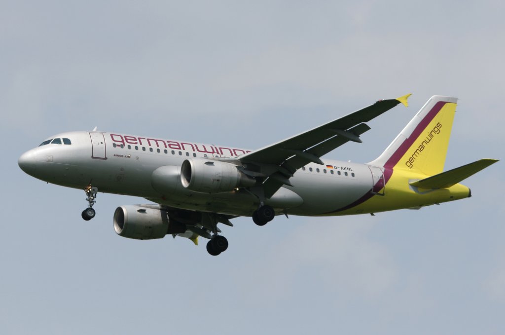 Germanwings A 319-112 D-AKNL im Landeanflug in Berlin-Schnefeld am 06.06.2010