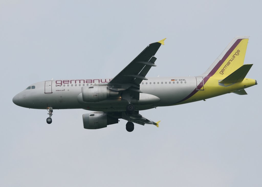 Germanwings A 319-112 D-AKNL im Landeanflug in Berlin-Schnefeld am 07.06.2010