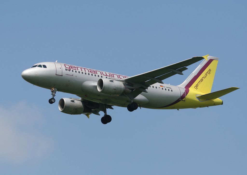 Germanwings A 319-112 D-AKNL im Landeanflug in Berlin-Schnefeld am 07.06.2010