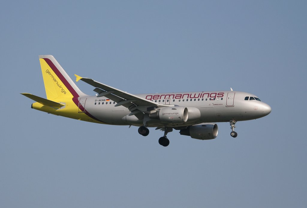 Germanwings A 319-112 D-AKNN kurz vor der Landung in Berlin-Schnefeld am 22.04.2011