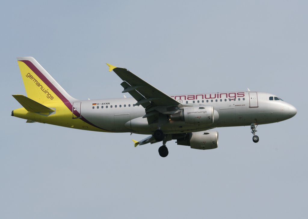 Germanwings A 319-112 D-AKNN im Landeanflug in Berlin-Schnefeld am 06.06.2010
