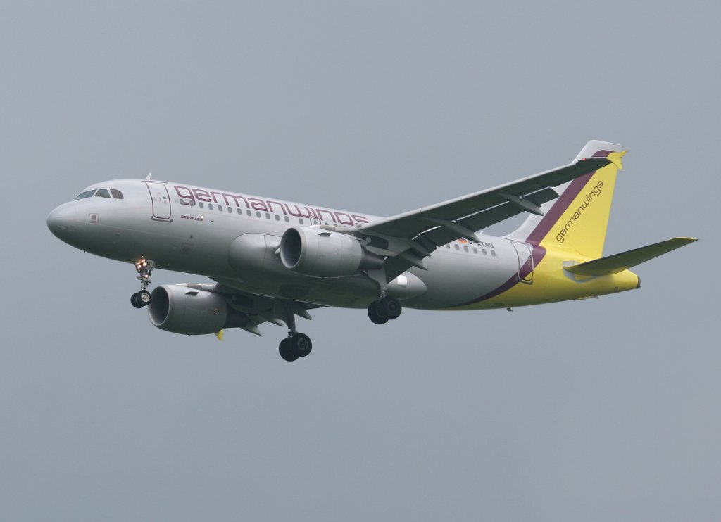 Germanwings A 319-112 D-AKNU im Landeanflug in Berlin-Schnefeld am 07.06.2010