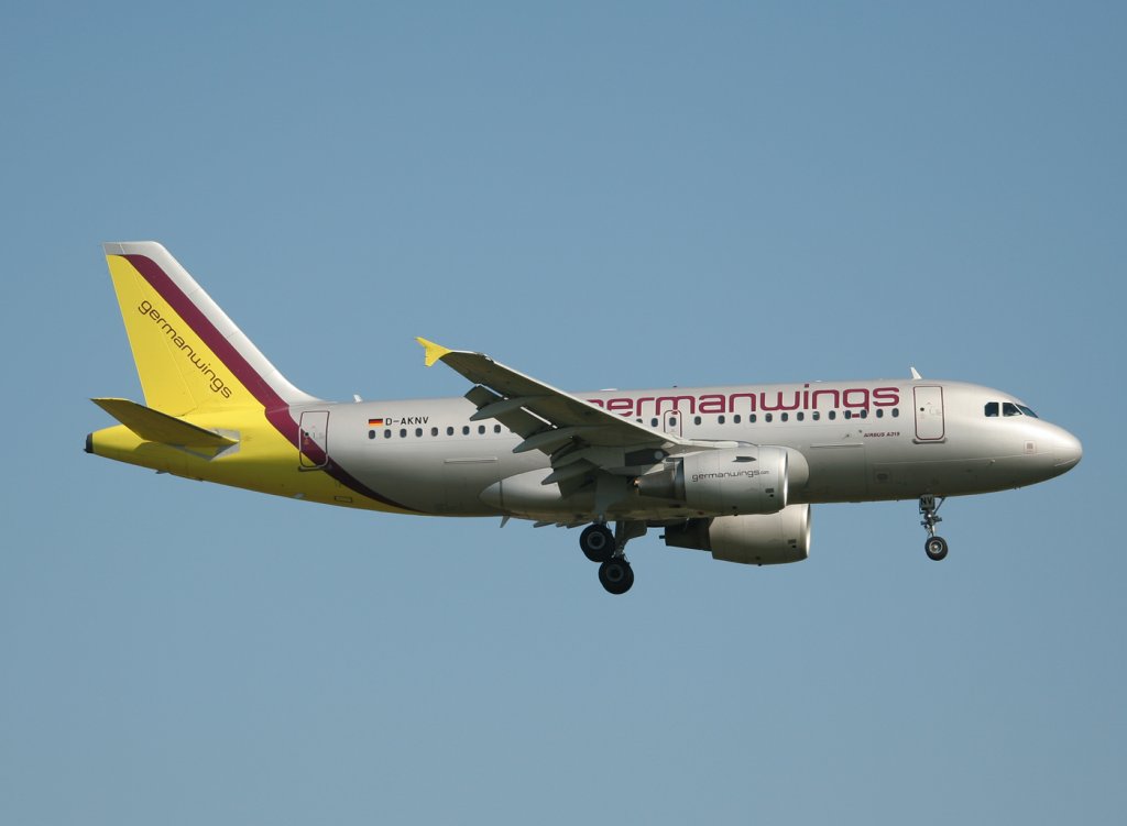 Germanwings A 319-112 D-AKNV bei der Landung in Berlin-Schnefeld am 04.06.2011