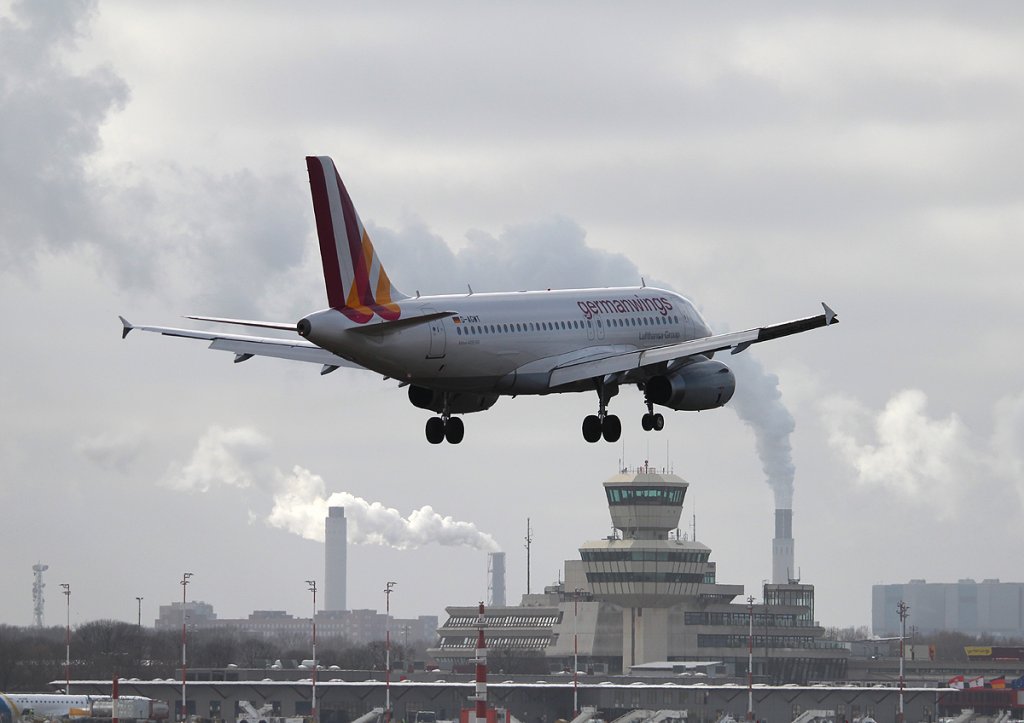 Germanwings A 319-131 D-AGWT bei der Landung in Berlin-Tegel am 01.03.2013