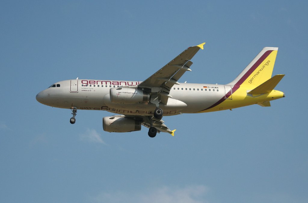 Germanwings A 319-132 D-AGWA bei der Landung in Berlin-Schnefeld am 10.07.2012