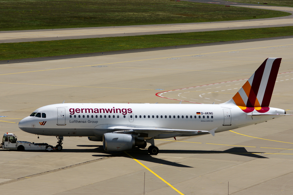 Germanwings, Airbus A319-132 D-AKNG auf dem Vorfeld in EDDK-CGN, 02.06.2013 