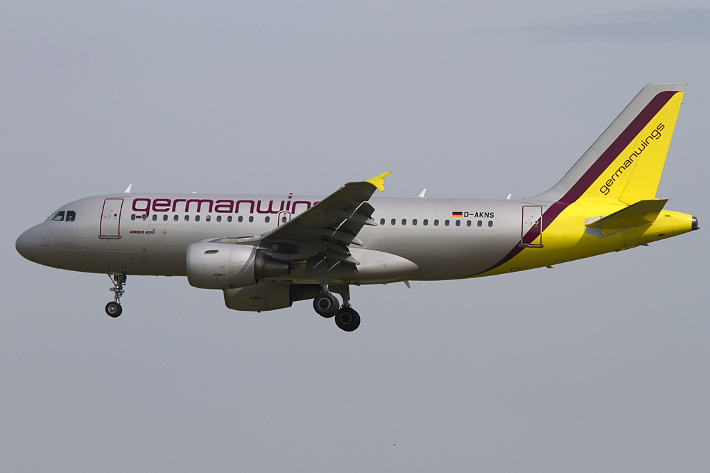 Germanwings, D-AKNS, Airbus, A319-132, 09.06.2010, SXF, Berlin-Schnefeld, Germany 


