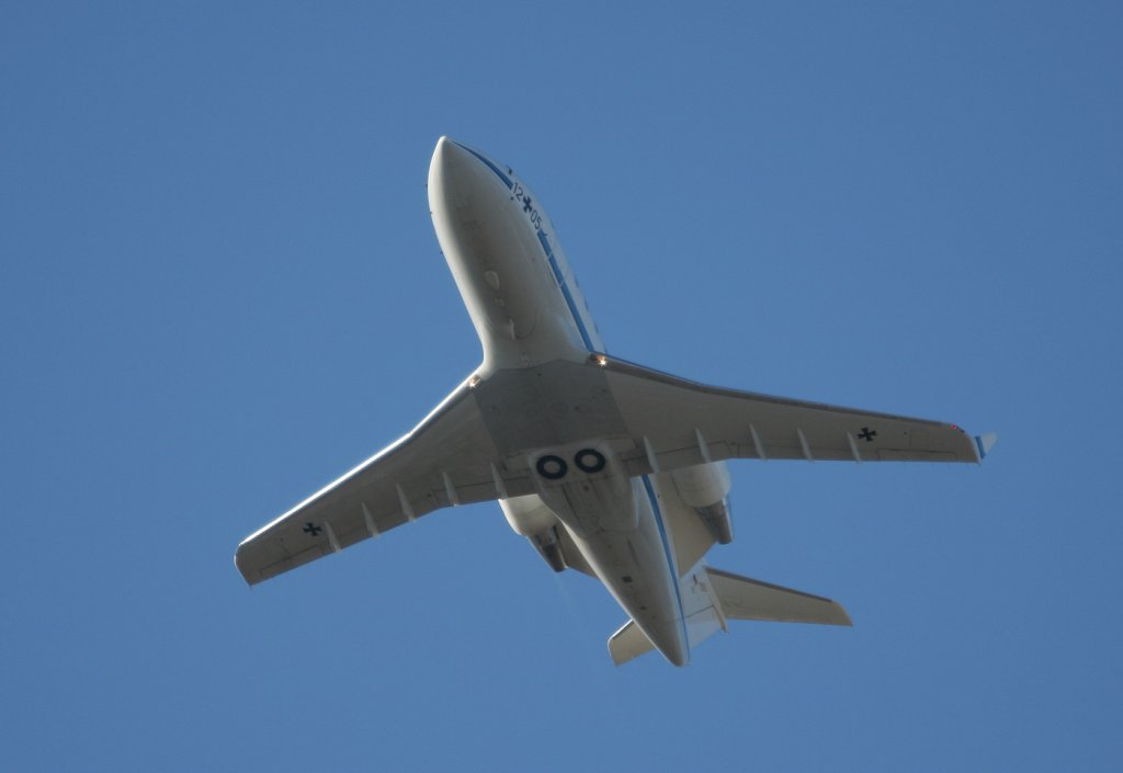 Germany Air Force Canadair Challenger 601 12+05 beim Start in Berlin-Tegel am 12.02.2011