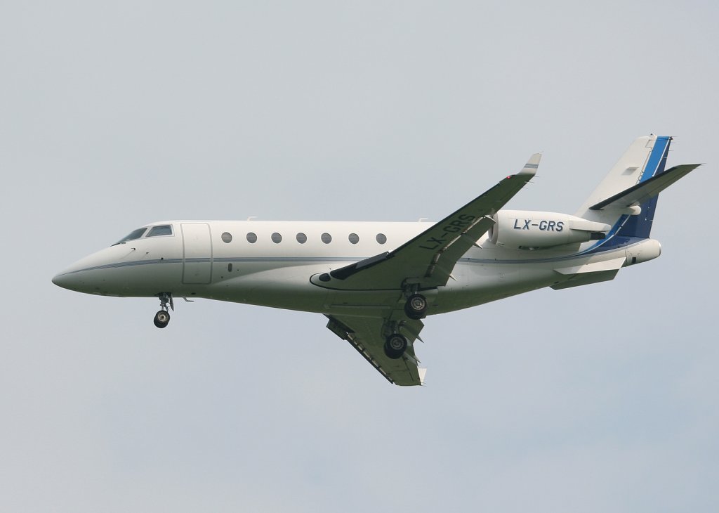 Globaljet Luxembourg IAI Gulfstraem G 200 Galaxy LX-GRS im Landanflug in Berlin-Schnefeld am 07.06.2010