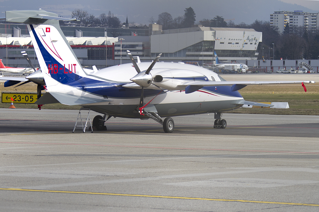 Greenwings, HB-LUT, Piaggio, P-180 Avianti, 22.01.2011, GVA, Geneve, Switzerland 



