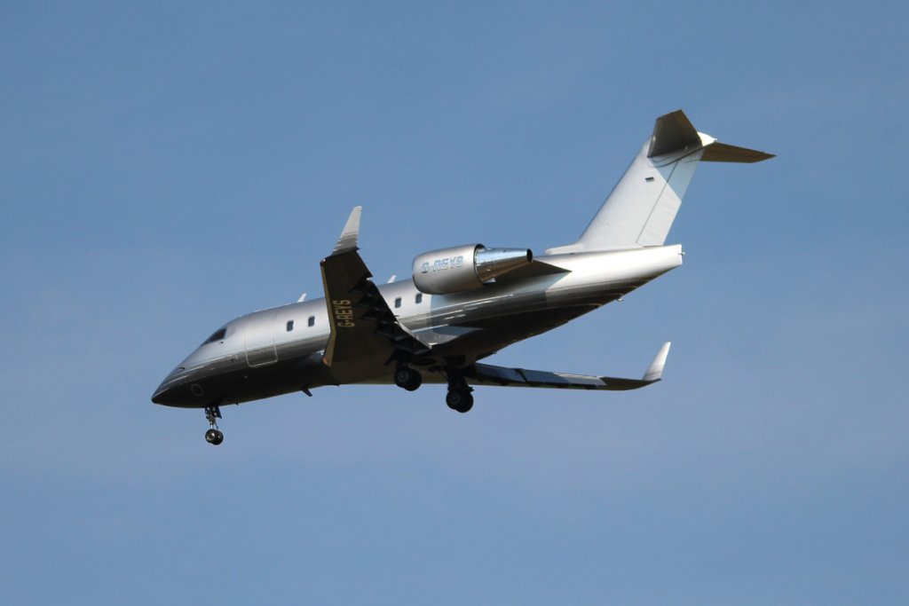 Greyscape Canadair Challenger 604 G-REYS bei der Landung in Berlin-Schnefeld am 10.09.2012