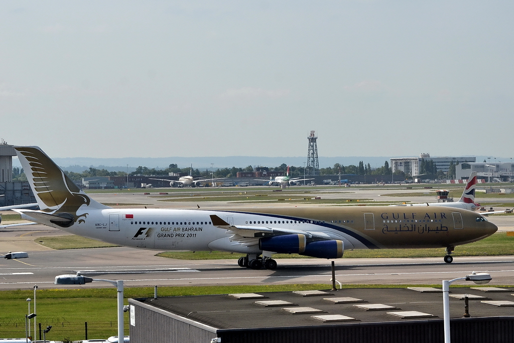 Gulf Air, A9C-LJ, Airbus A340-313X. Schne Bemalungen zeichnen die Golfstaaten aus. Und Werbung fr die Formel 1 ist auch wichtig. 31.7.2011