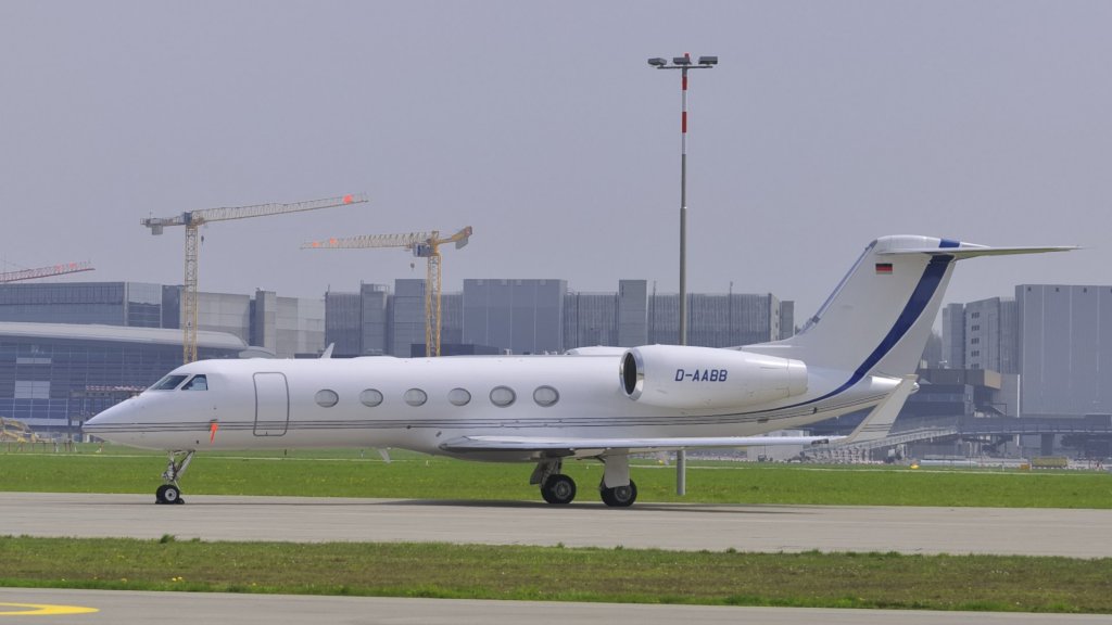 Gulfstream Aerospace G-IV-X Gulfstream G450 parkiert am Fluhafen Zrich ZRH am 18.04.2010