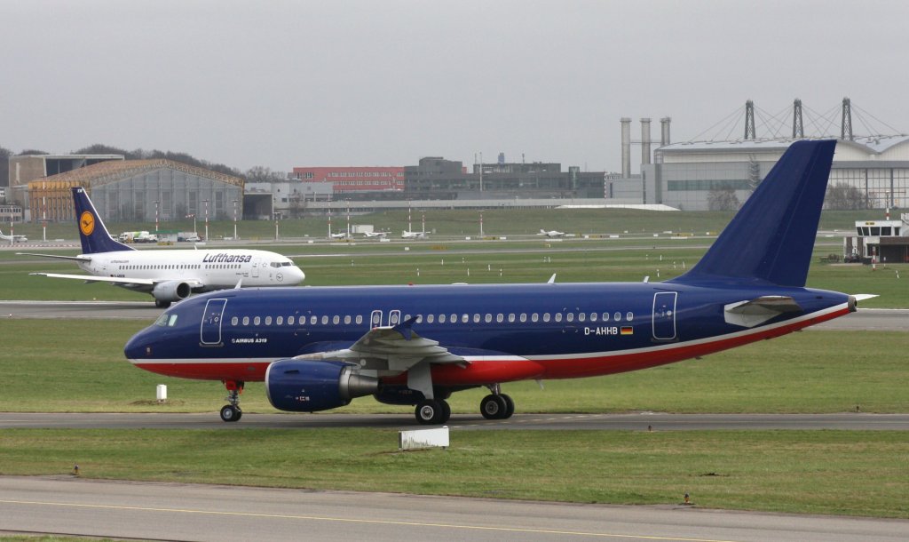 Hamburg Airways,D-AHHB,(c/n 3560),Airbus A319-112,30.03.2012,HAM-EDDH,Hamburg,Germany (hinten startet Lufthansa D-ABXW)