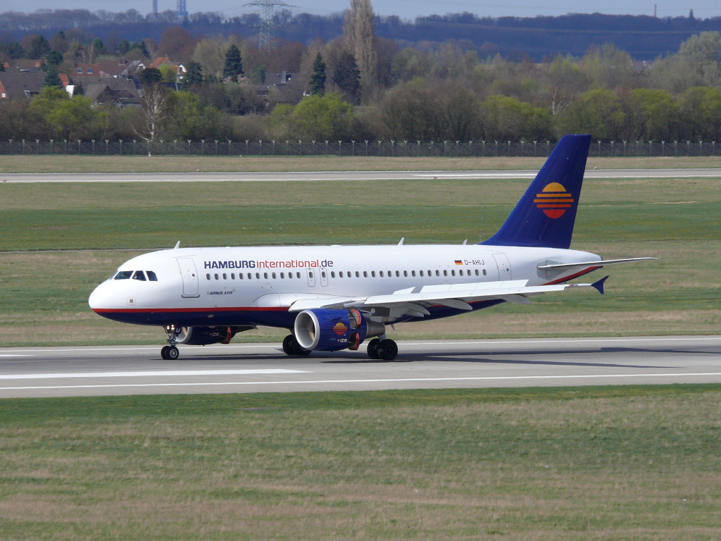 Hamburg International; D-AHIJ; Airbus 319. Flughafen Dsseldorf. 02.04.2010.