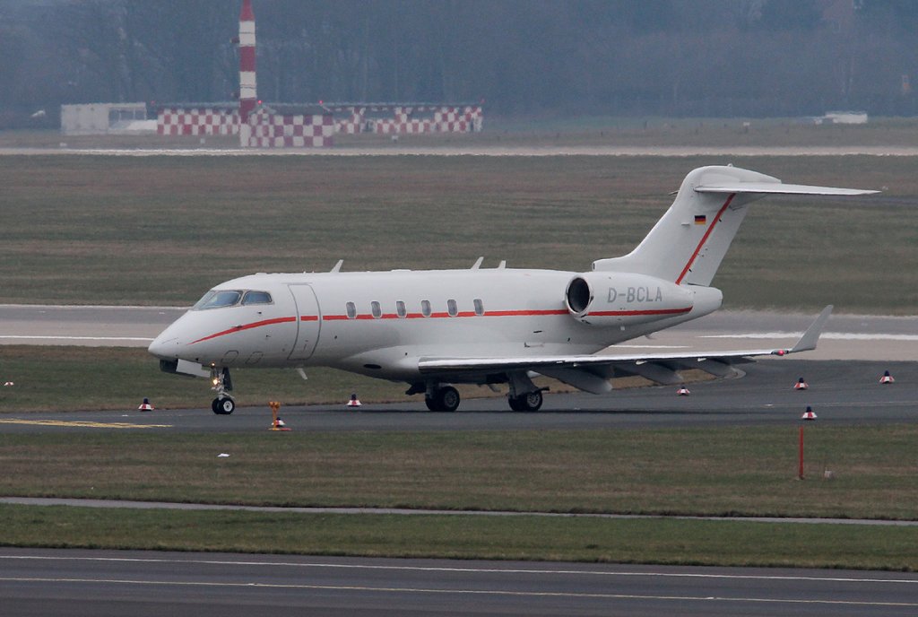 Hapag-Lloyd-Executive BD-100-1A10 Challenger 300 D-BCLA bei der Ankunft in Düsseldorf am 11.03.2013
