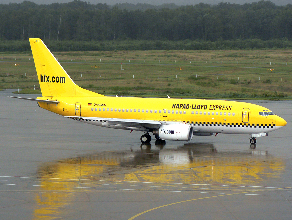 HLX B737-700 D-AGES auf dem Taxiway zur 14L in CGN / EDDK / Köln Bonn am 19.08.2007