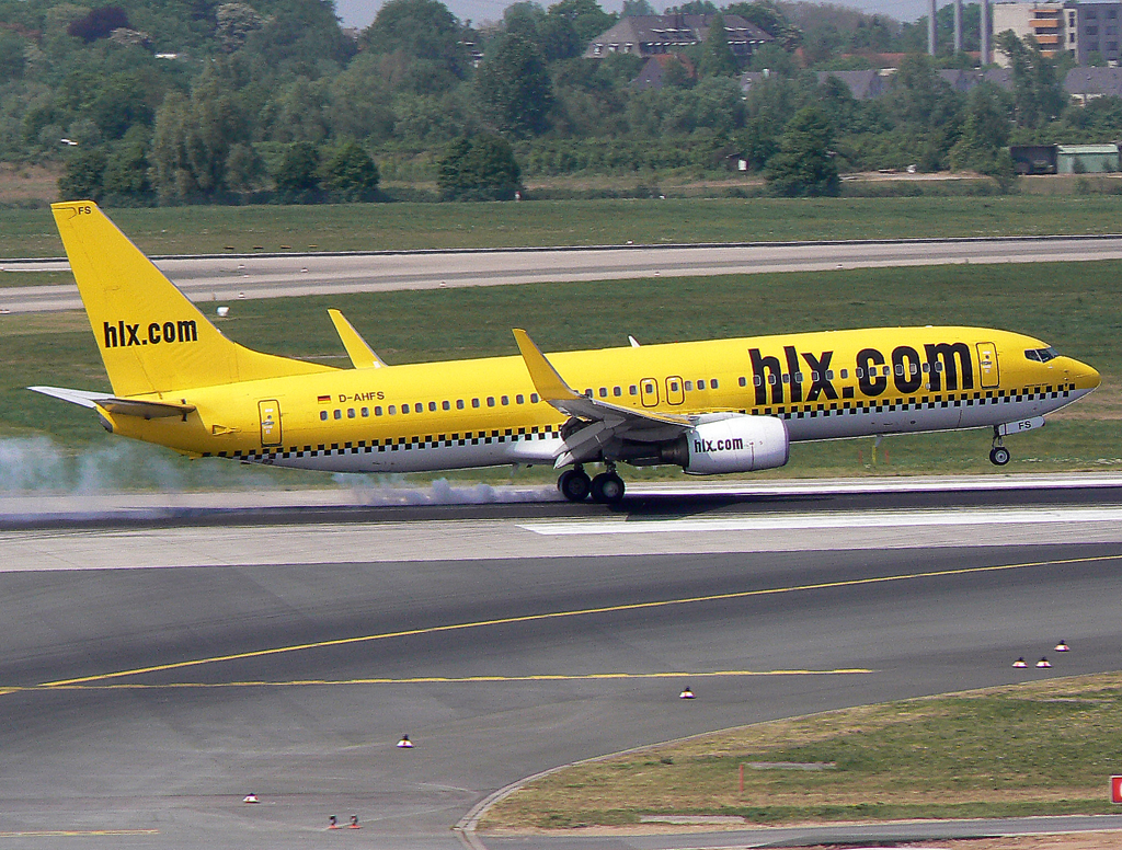 HLX B737-800 D-AHFS beim Touchdown auf 05R in DUS / EDDL / Düsseldorf am 29.04.2007